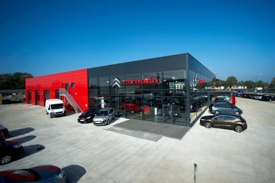 Eine Fassadenlösung, die den Traditionen der Automobilbranche entspricht, Vævervej 16, 8800 Viborg